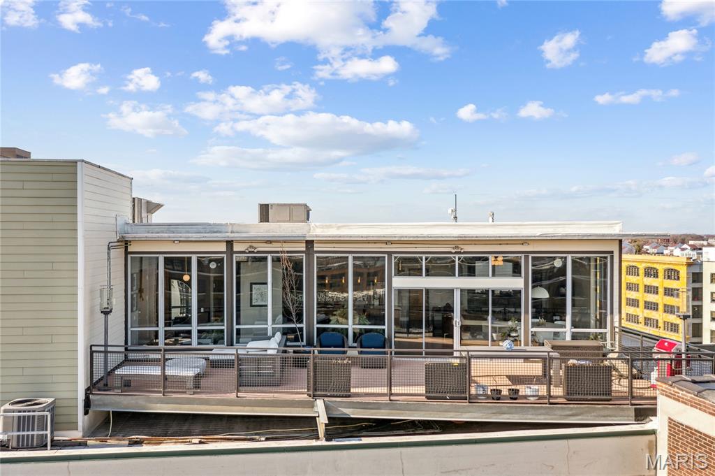 2323 Locust Street Unit: PH600