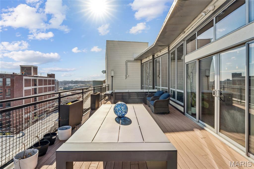 2323 Locust Street Unit: PH600