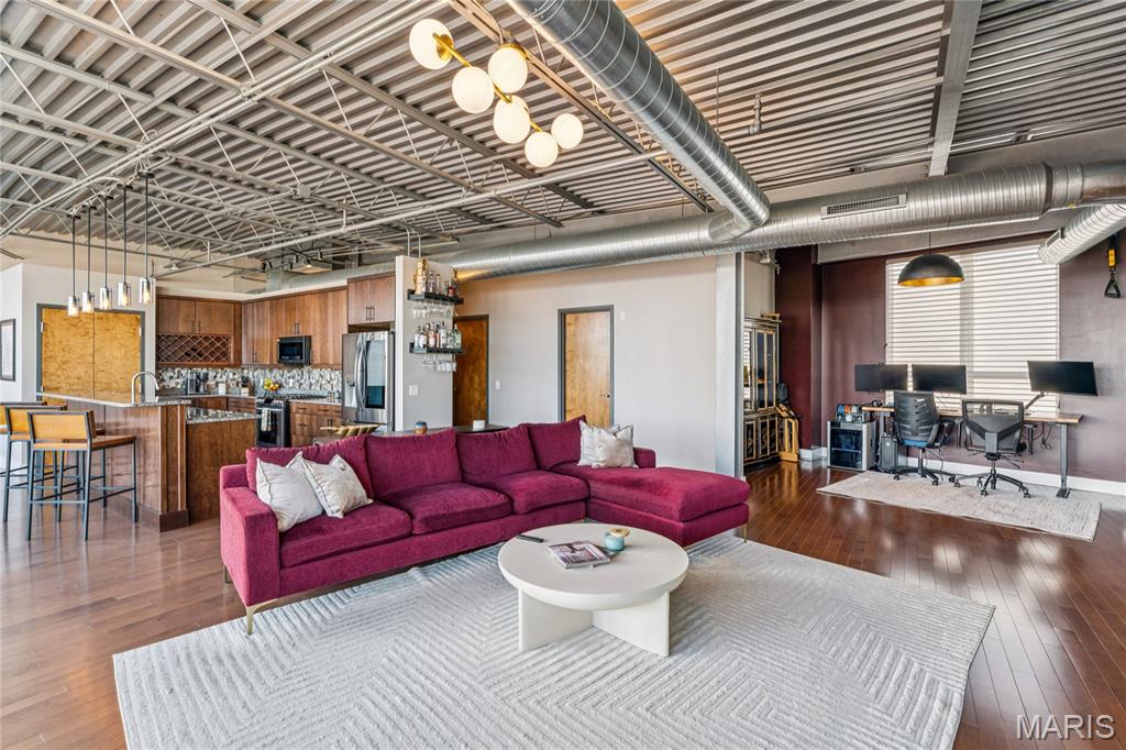 2323 Locust Street Unit: PH600
