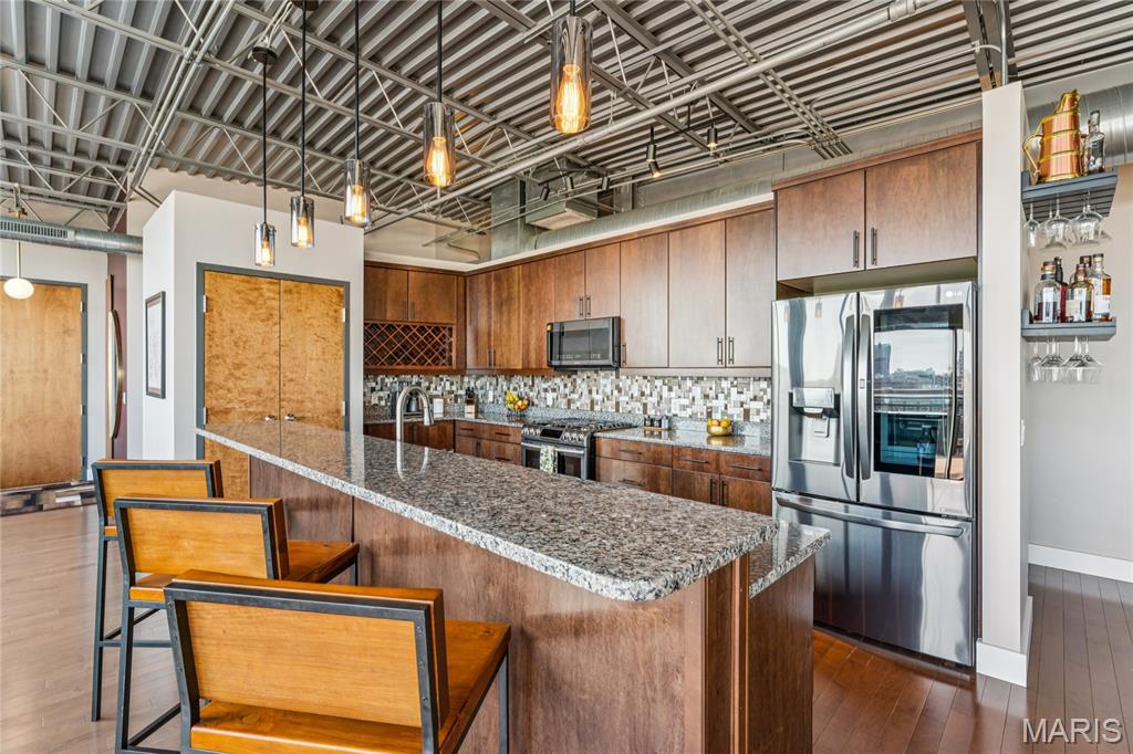 2323 Locust Street Unit: PH600