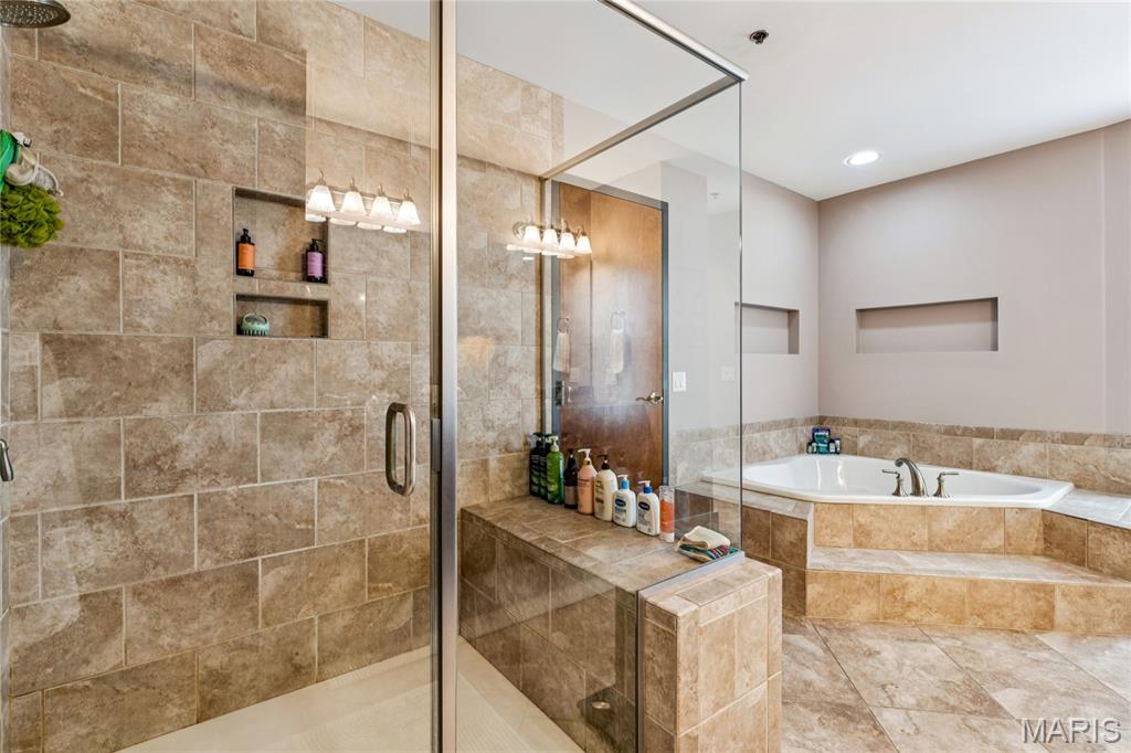 2323 Locust Street Unit: PH600