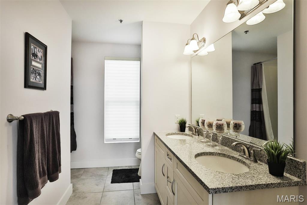 2323 Locust Street Unit: PH600