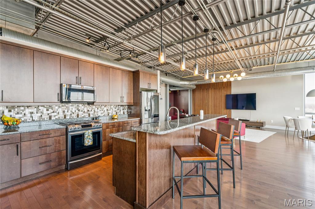 2323 Locust Street Unit: PH600
