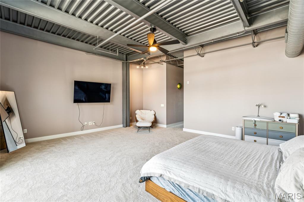 2323 Locust Street Unit: PH600