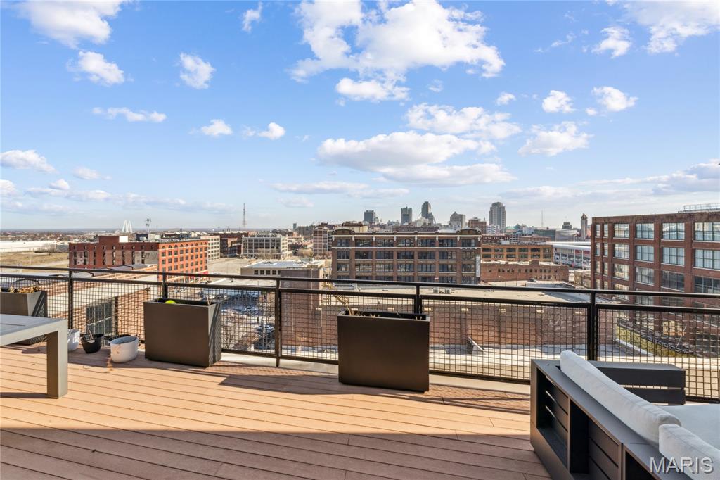 2323 Locust Street Unit: PH600