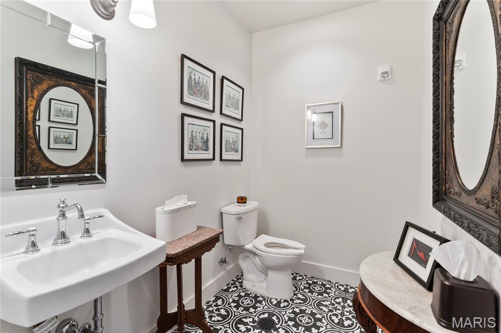 876 W State Street W