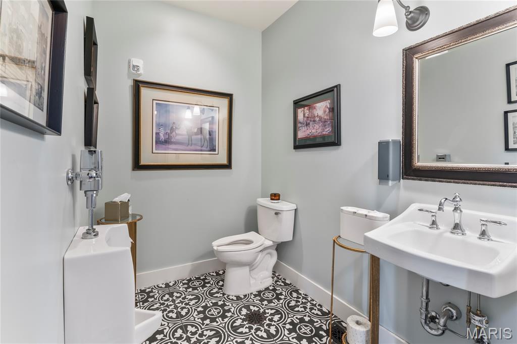 876 W State Street W