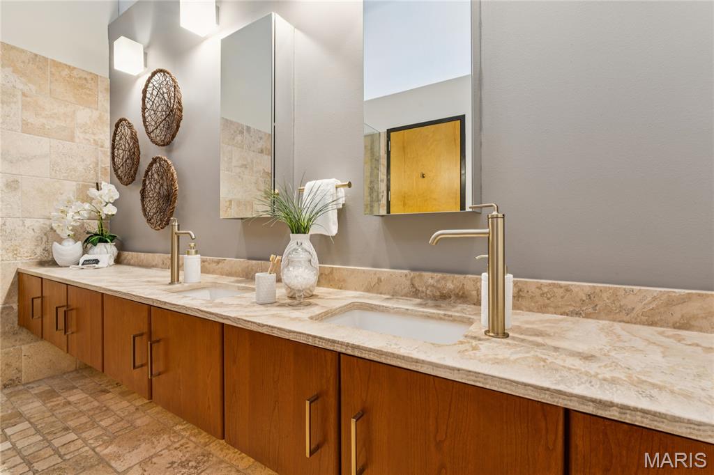 1627 Locust Street Unit: 902