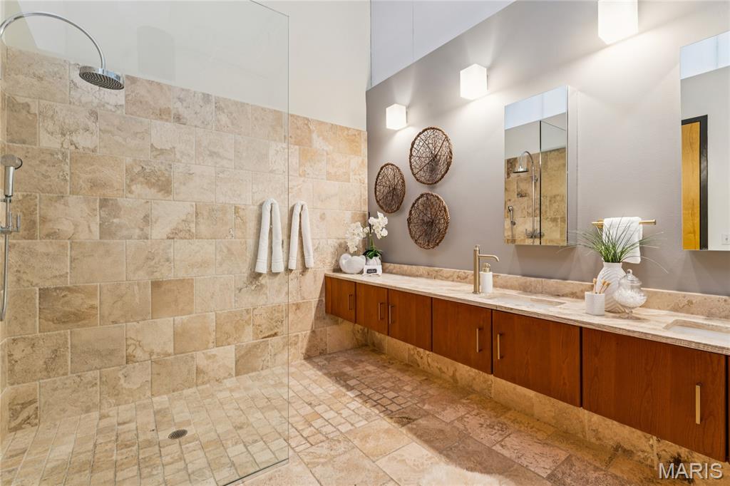 1627 Locust Street Unit: 902