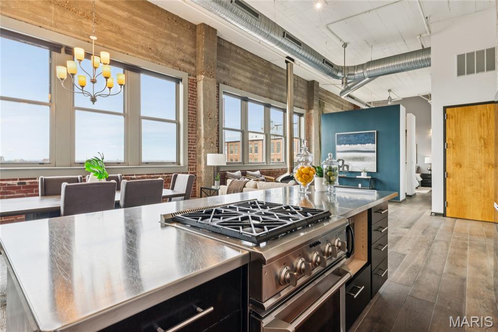 1627 Locust Street Unit: 902