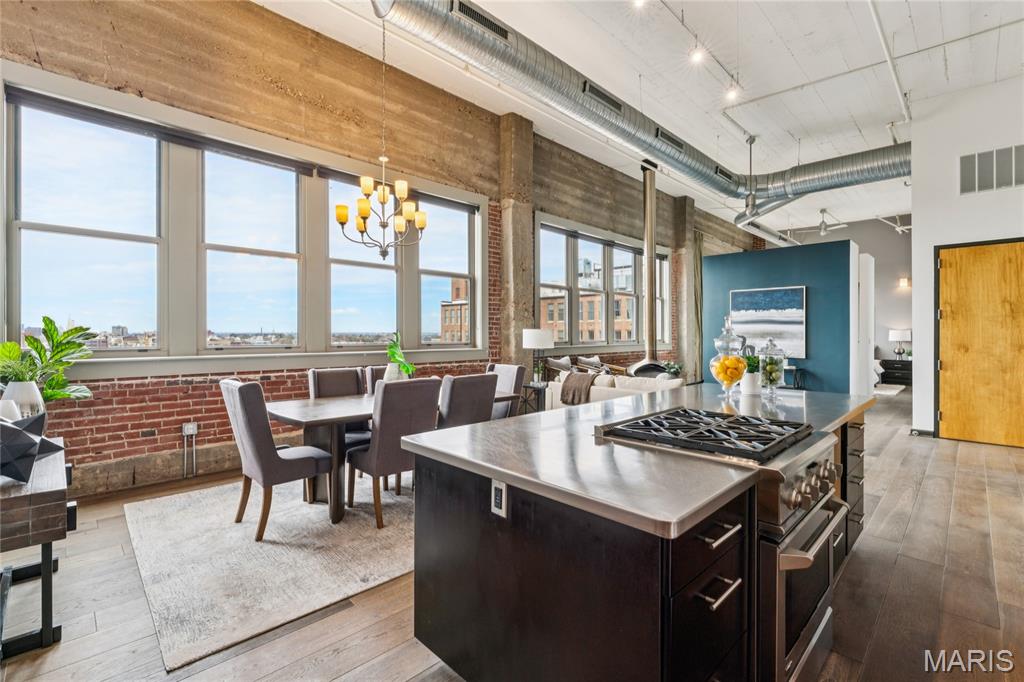 1627 Locust Street Unit: 902