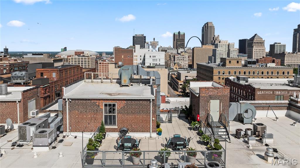 1627 Locust Street Unit: 902