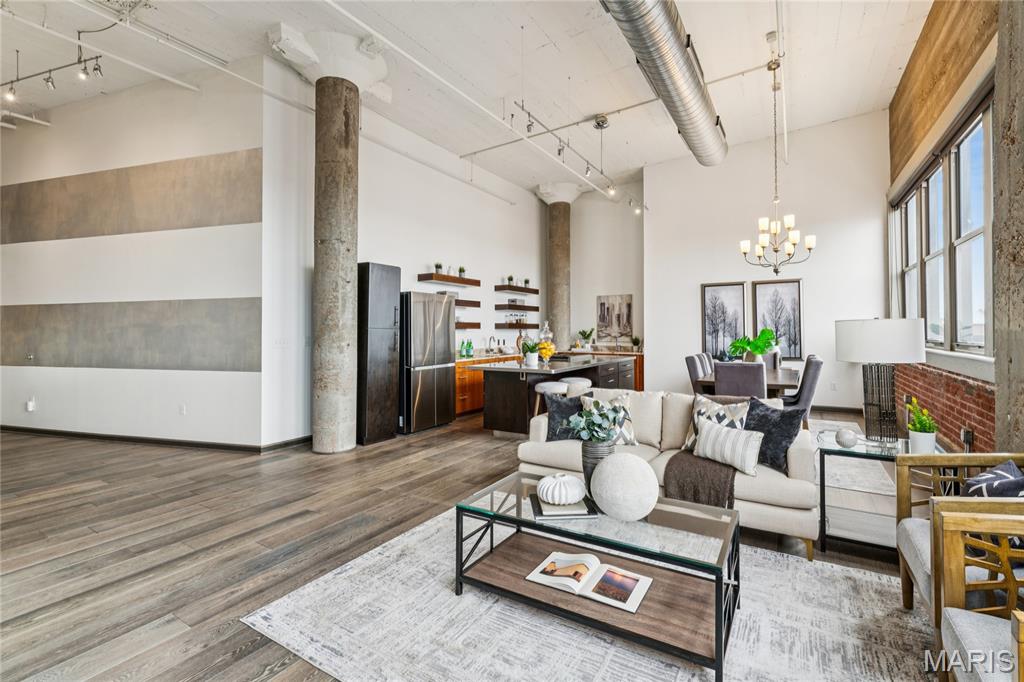 1627 Locust Street Unit: 902