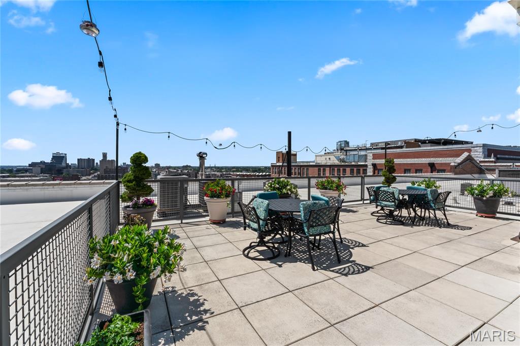 1627 Locust Street Unit: 902