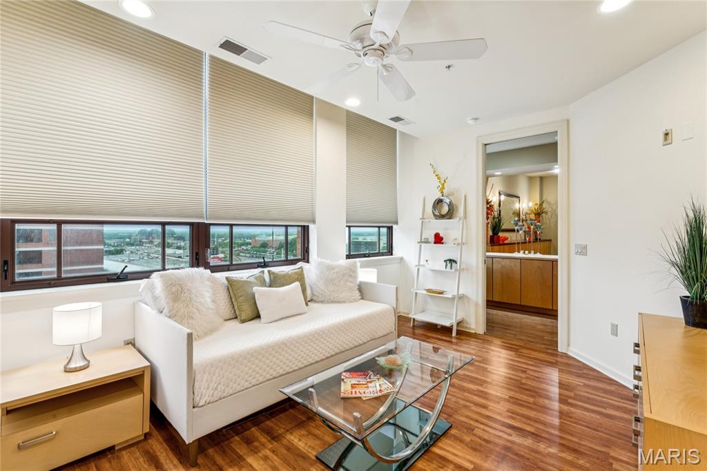 400 S 14th Street Unit: 910