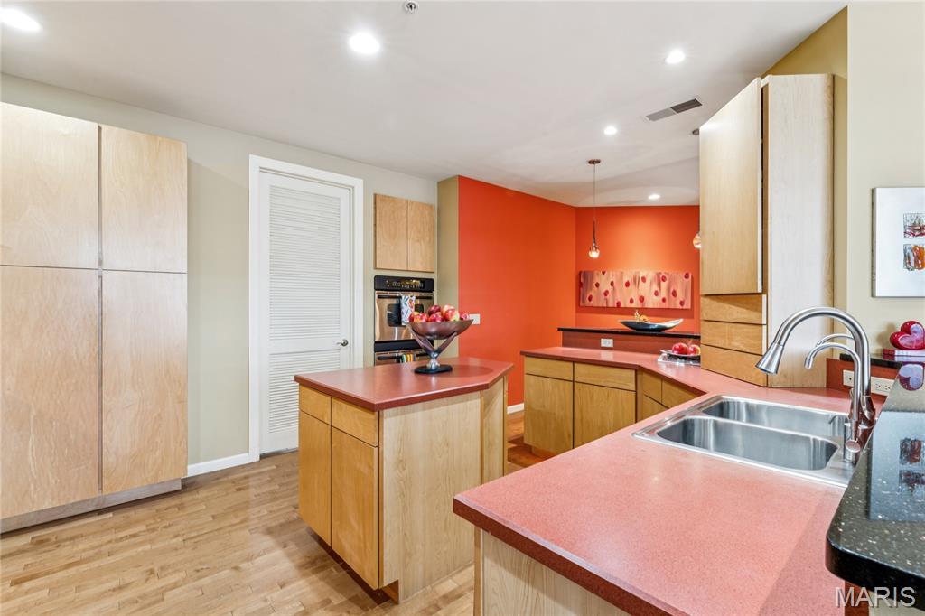 400 S 14th Street Unit: 910