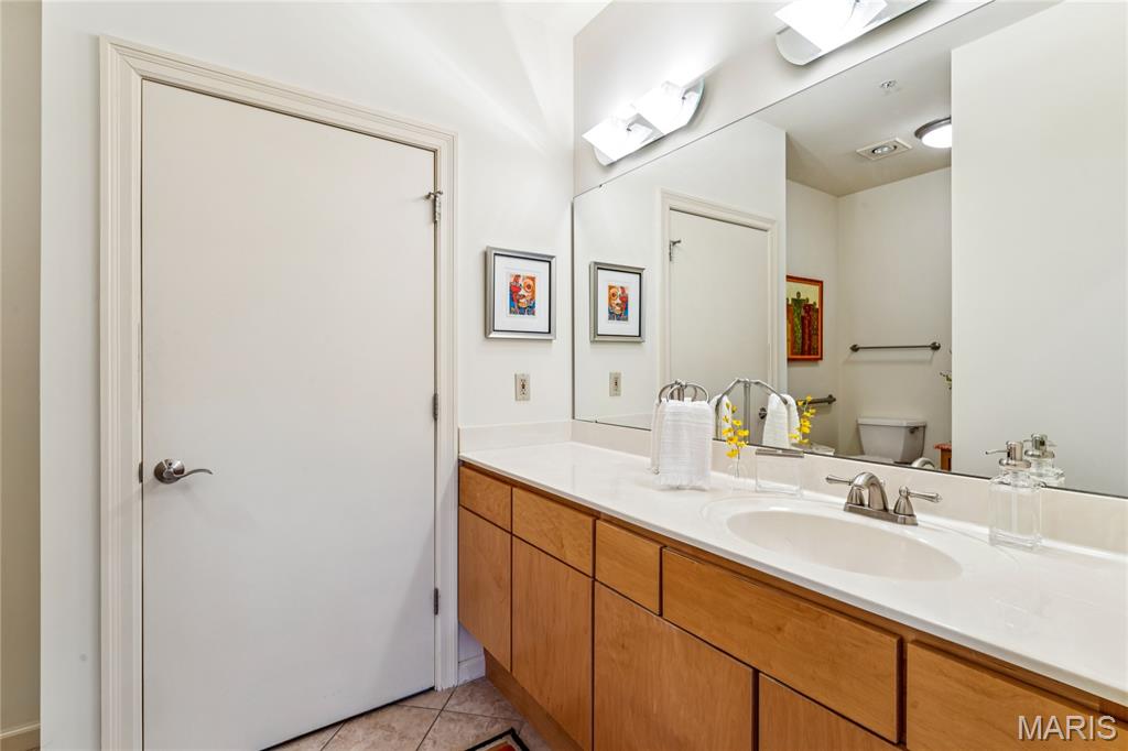 400 S 14th Street Unit: 910