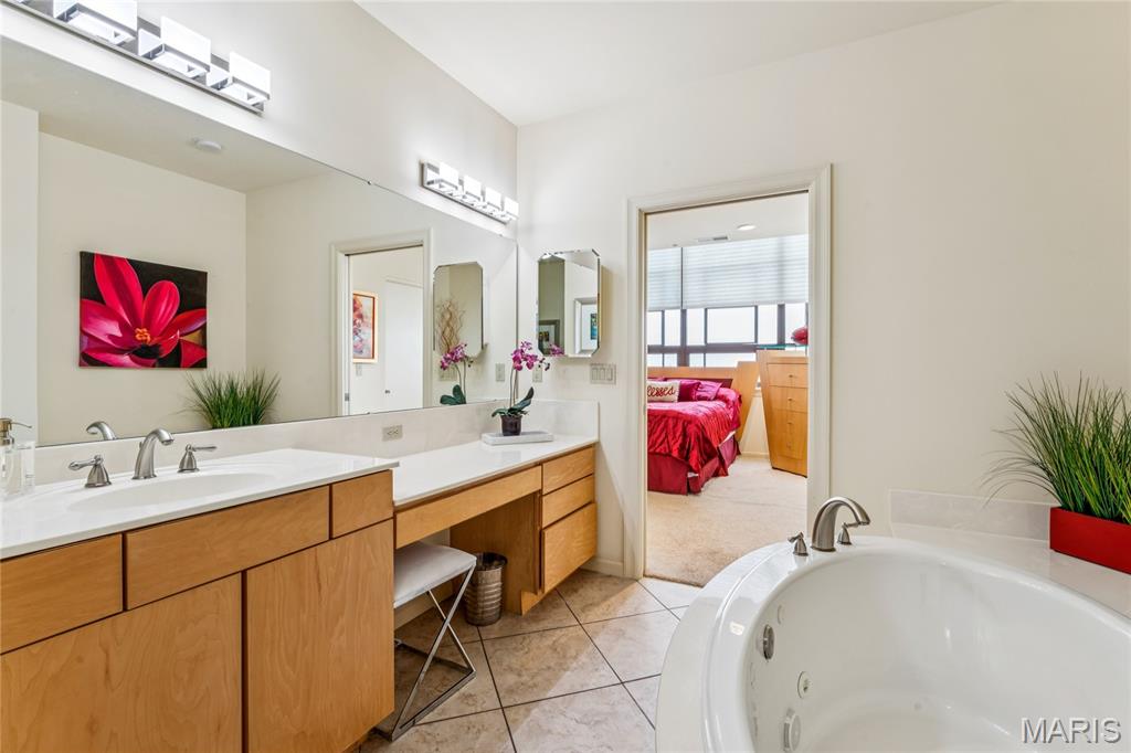 400 S 14th Street Unit: 910