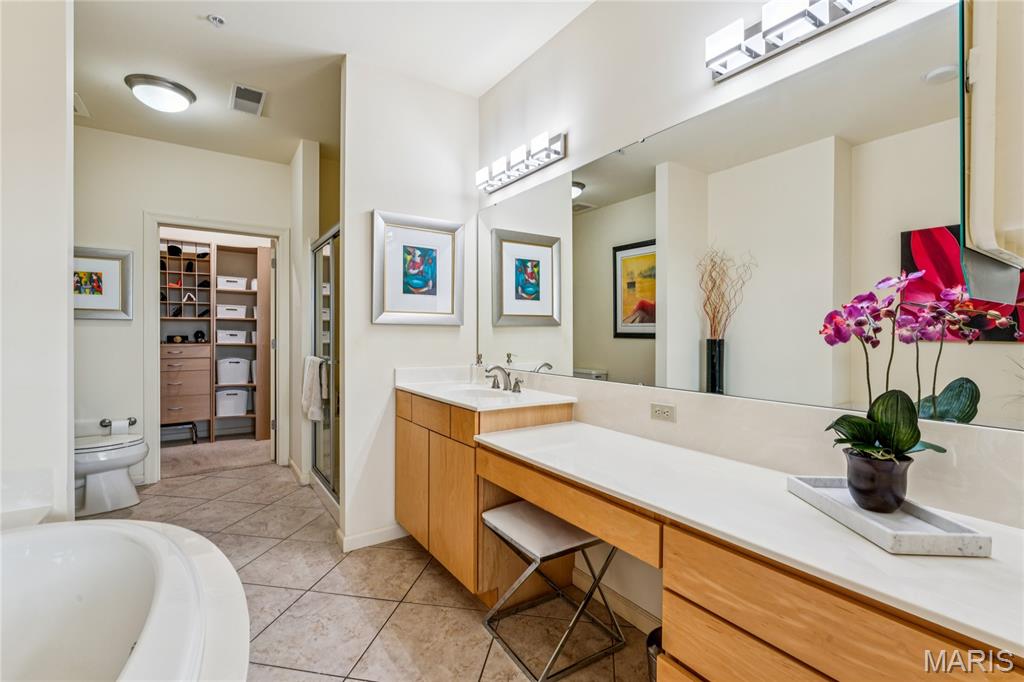400 S 14th Street Unit: 910