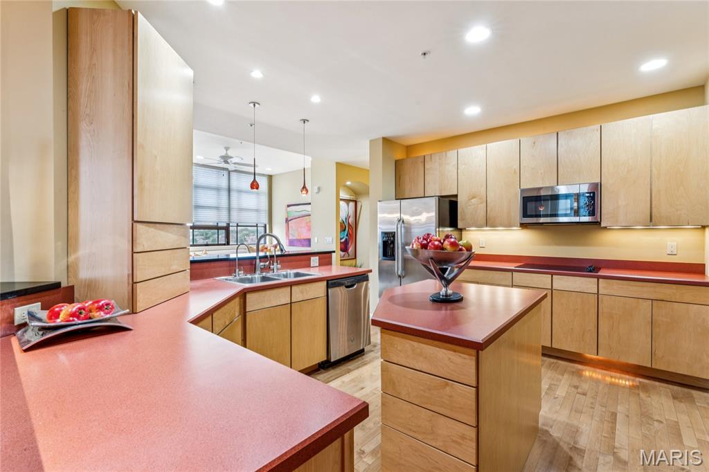 400 S 14th Street Unit: 910