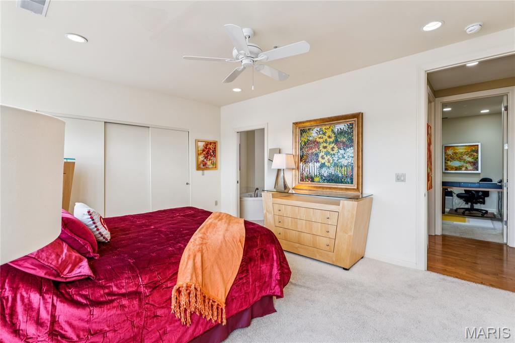 400 S 14th Street Unit: 910