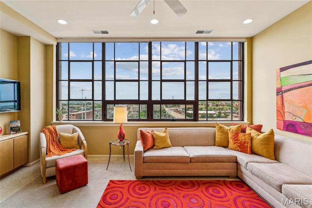 400 S 14th Street Unit: 910