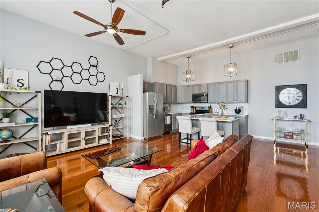 1501 Locust Street Unit: 609