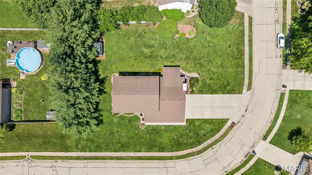 945 Ivy Court