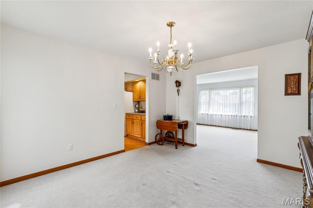 945 Ivy Court
