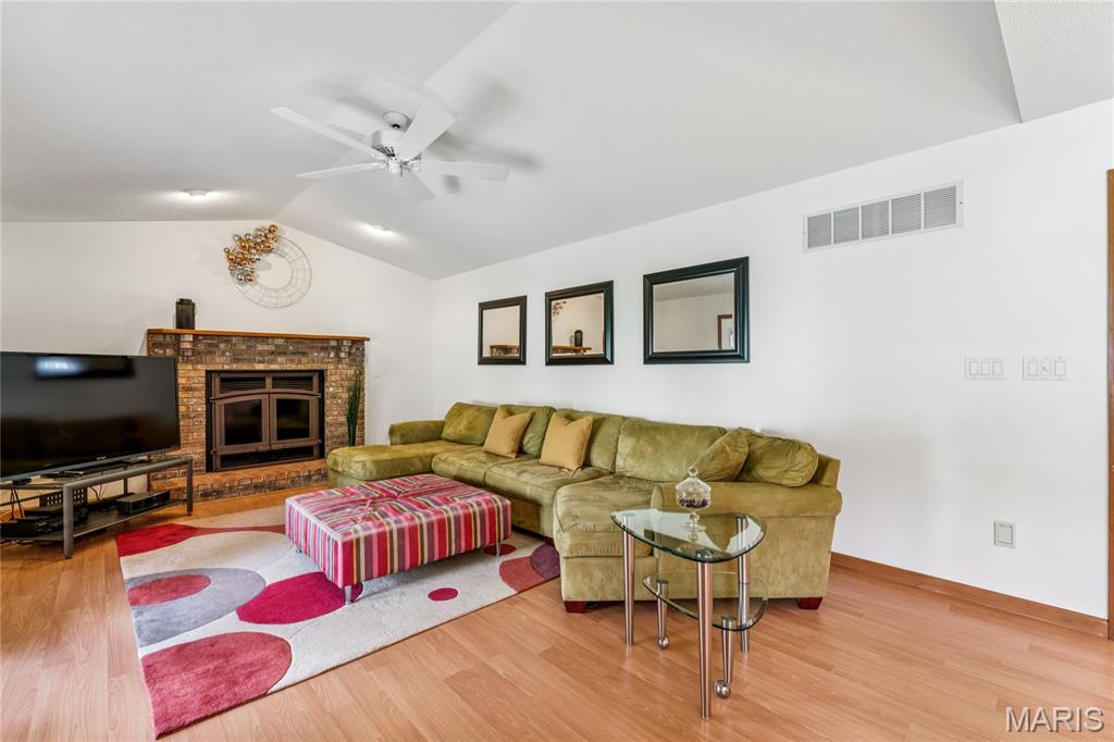 945 Ivy Court