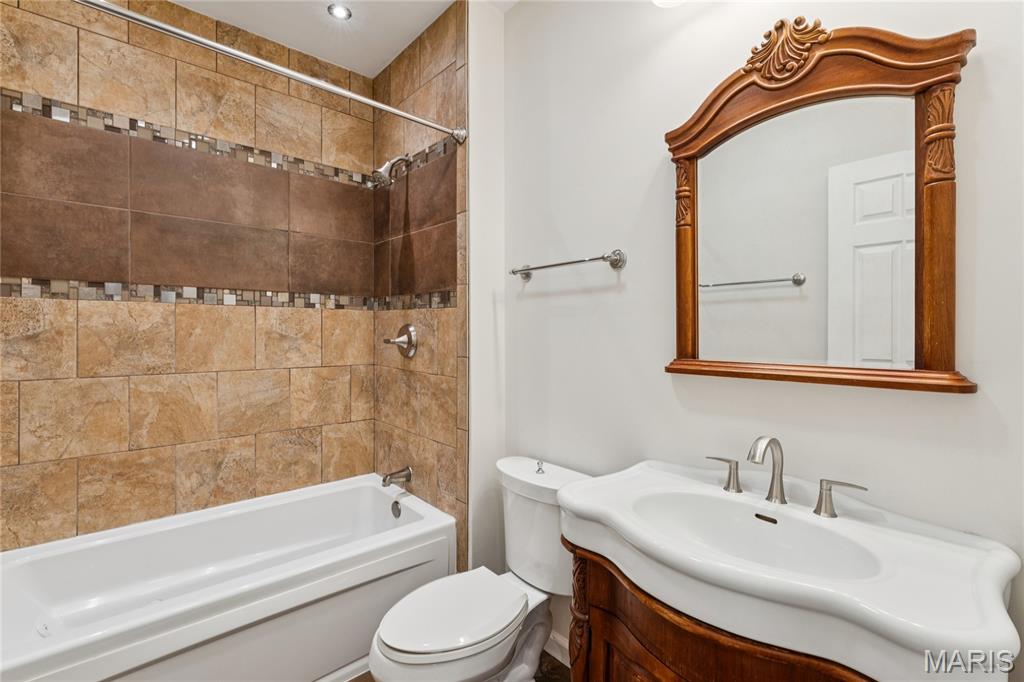 4324 W Pine Boulevard Unit: A