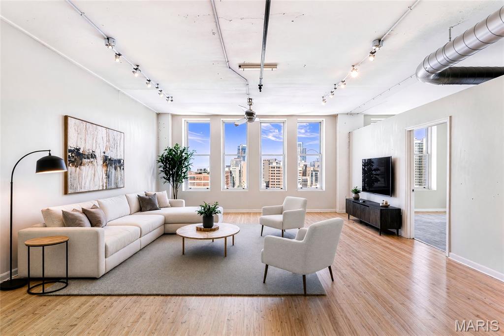 1501 Locust Unit: 905