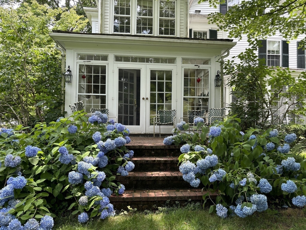727 Main St