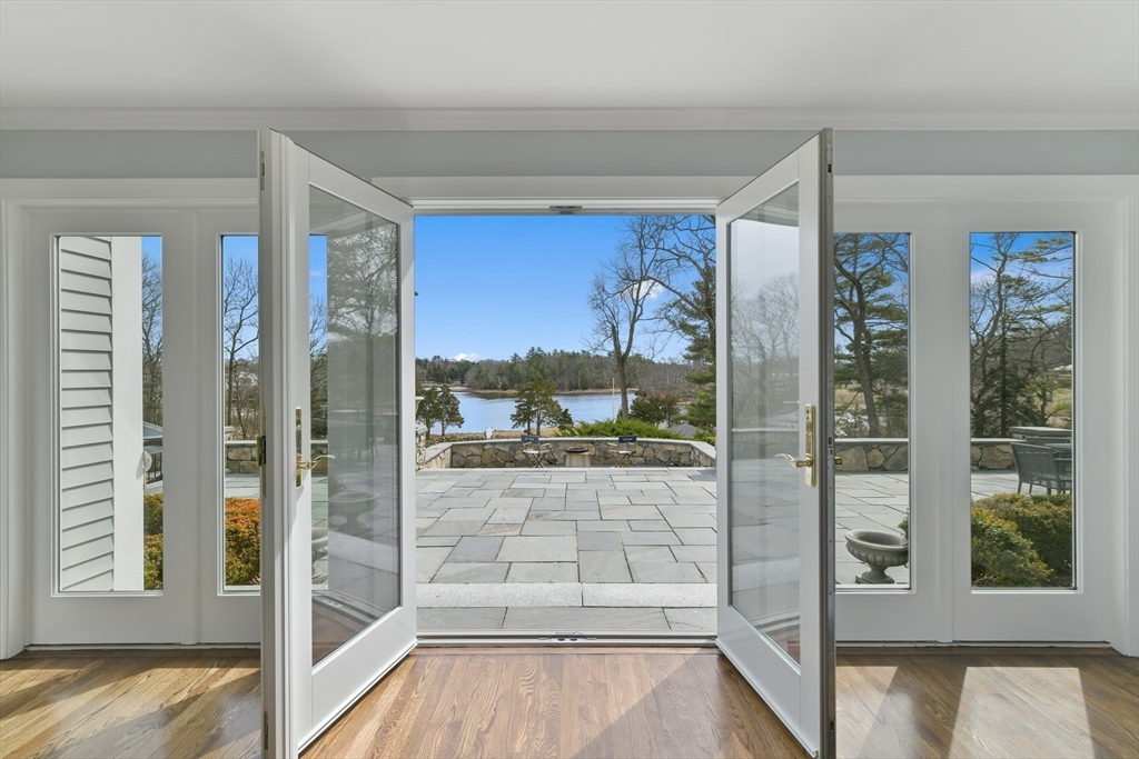 30 Black Horse Ln