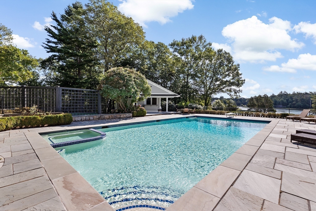 30 Black Horse Ln