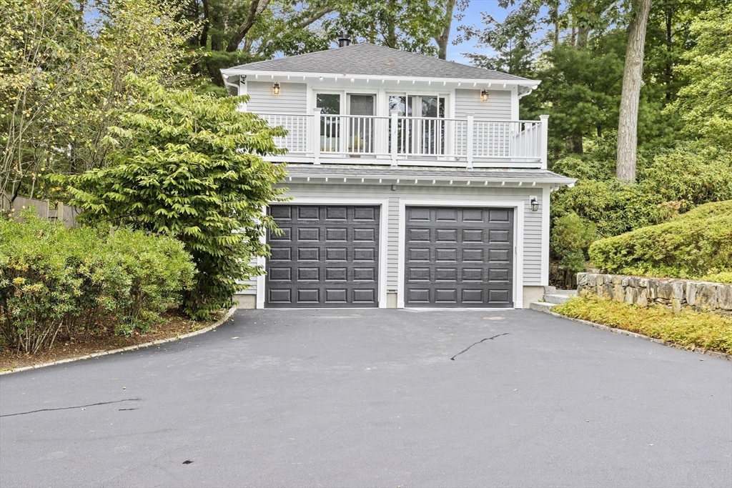 30 Black Horse Ln