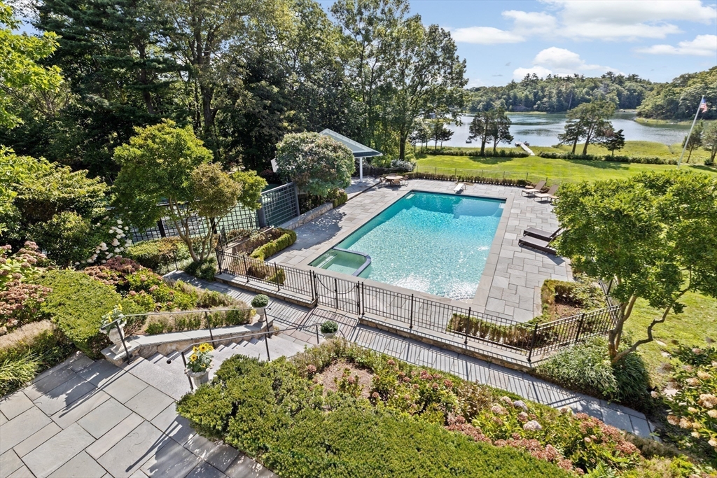 30 Black Horse Ln