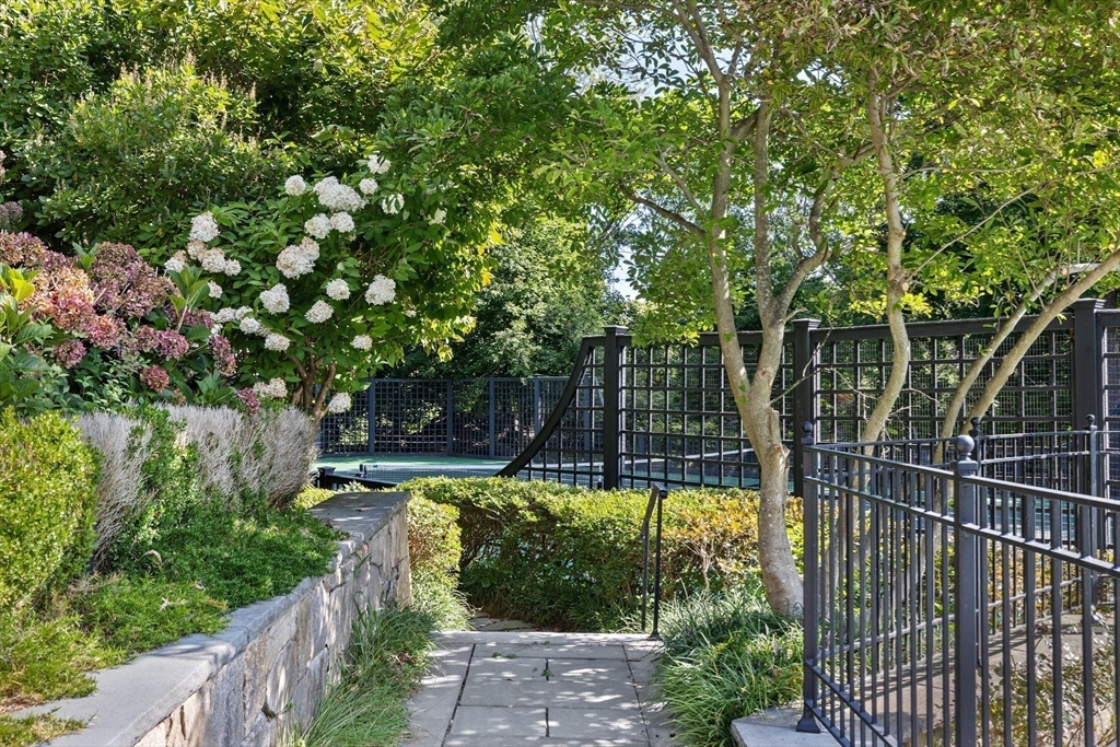 30 Black Horse Ln