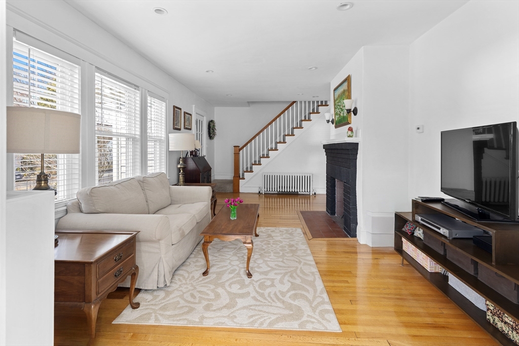 82 Pine St