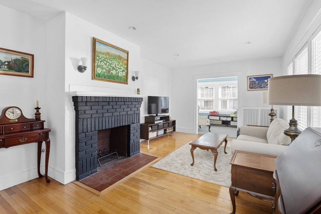 82 Pine St