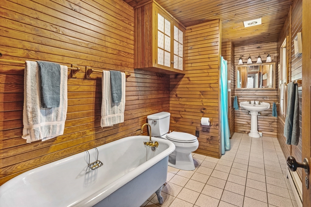 43 Salt Marsh Ln