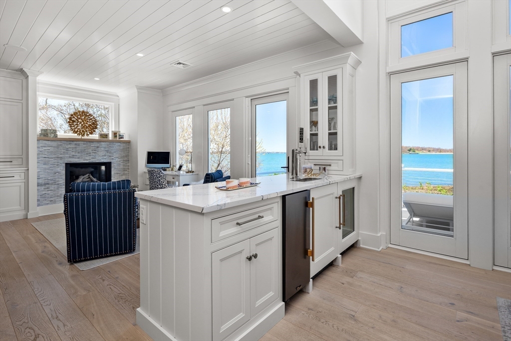 2 Beach Ln