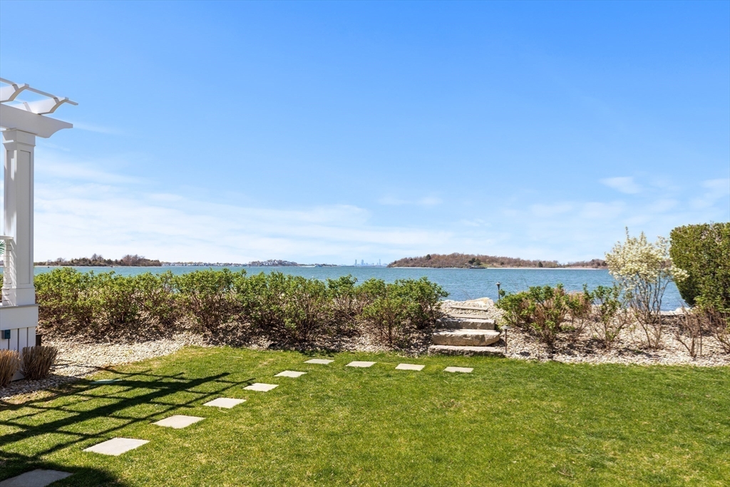 2 Beach Ln