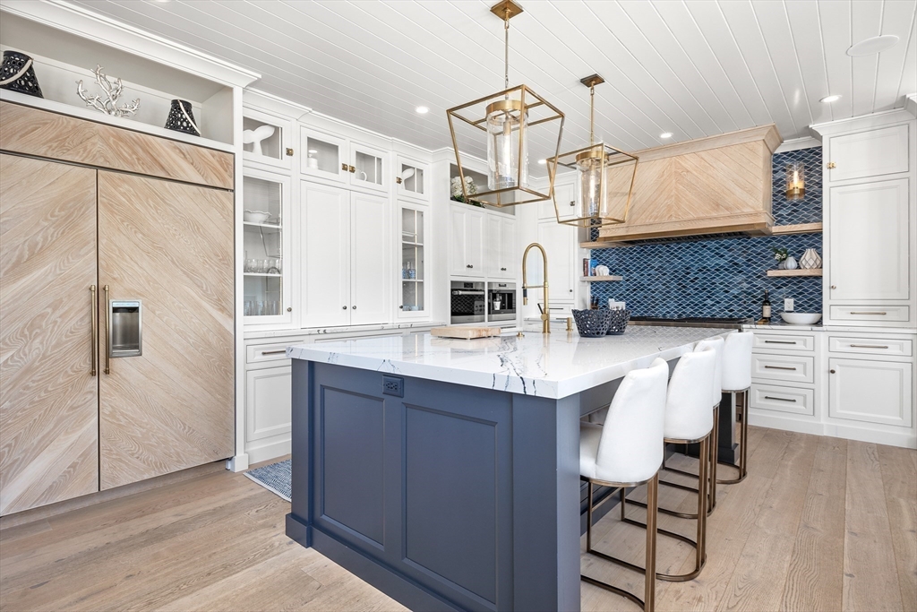 2 Beach Ln