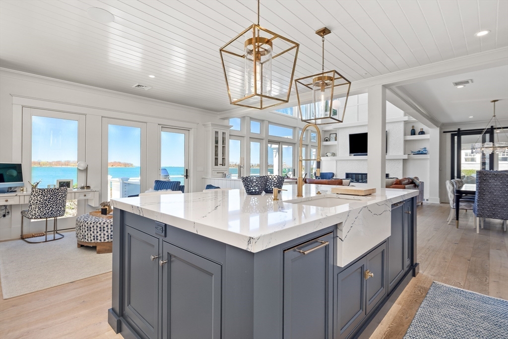 2 Beach Ln