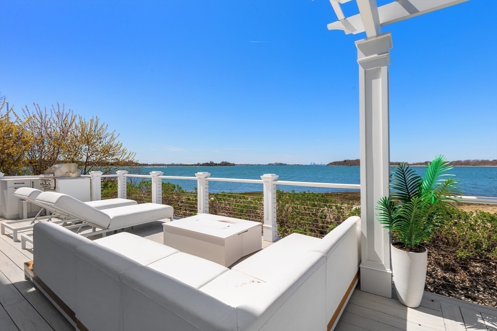 2 Beach Ln