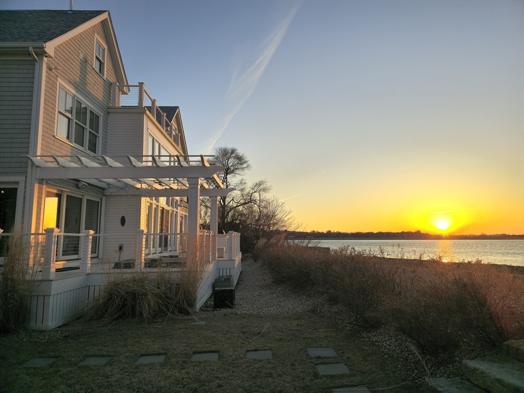 2 Beach Ln