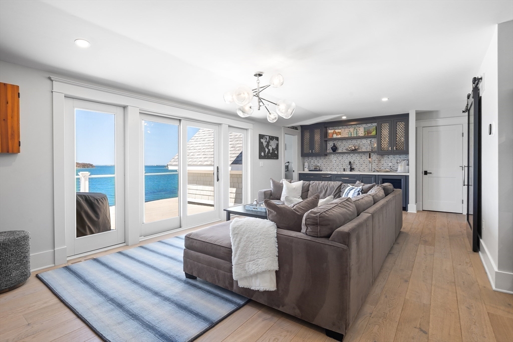 2 Beach Ln