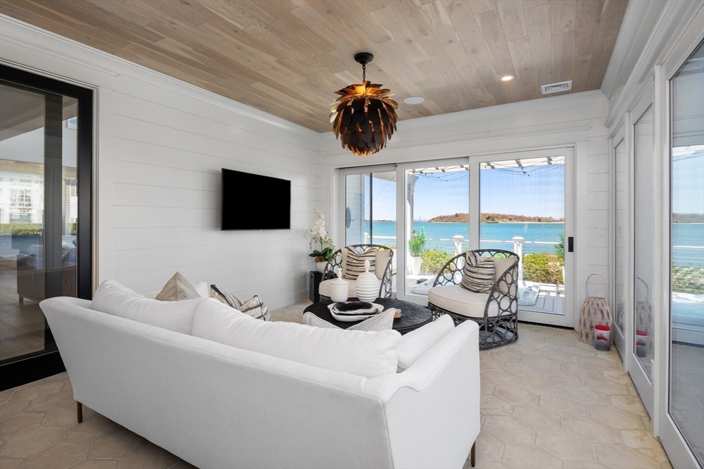 2 Beach Ln
