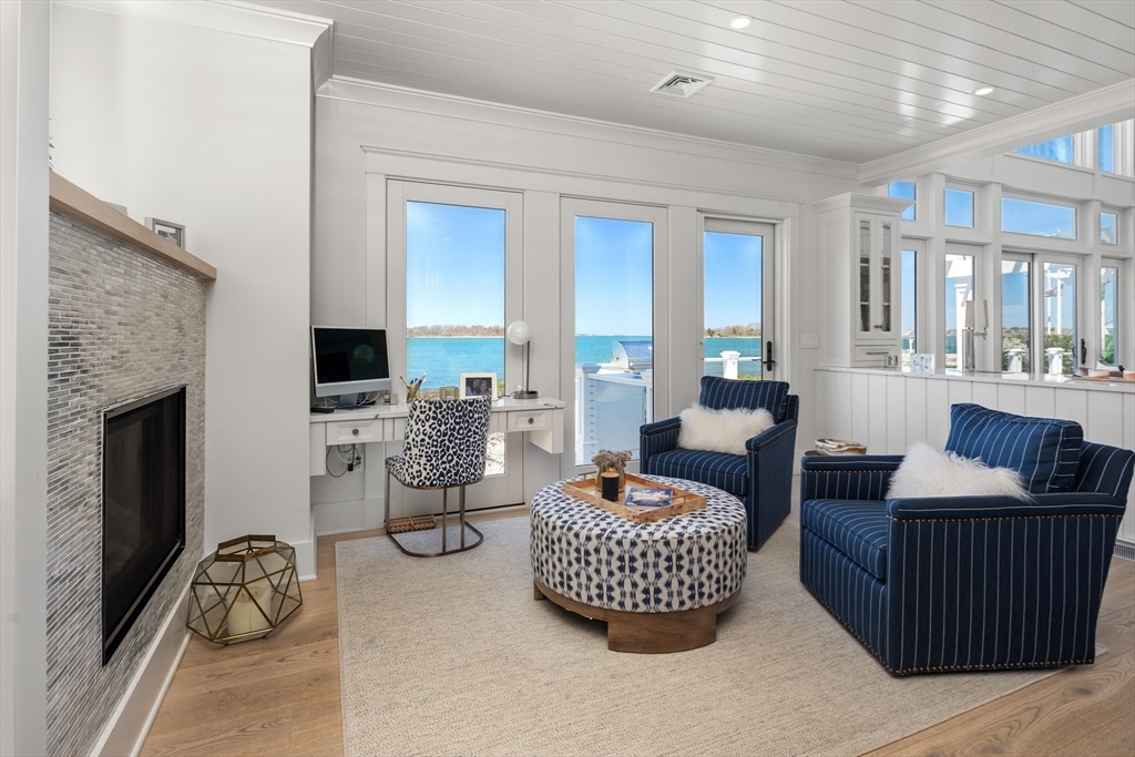 2 Beach Ln